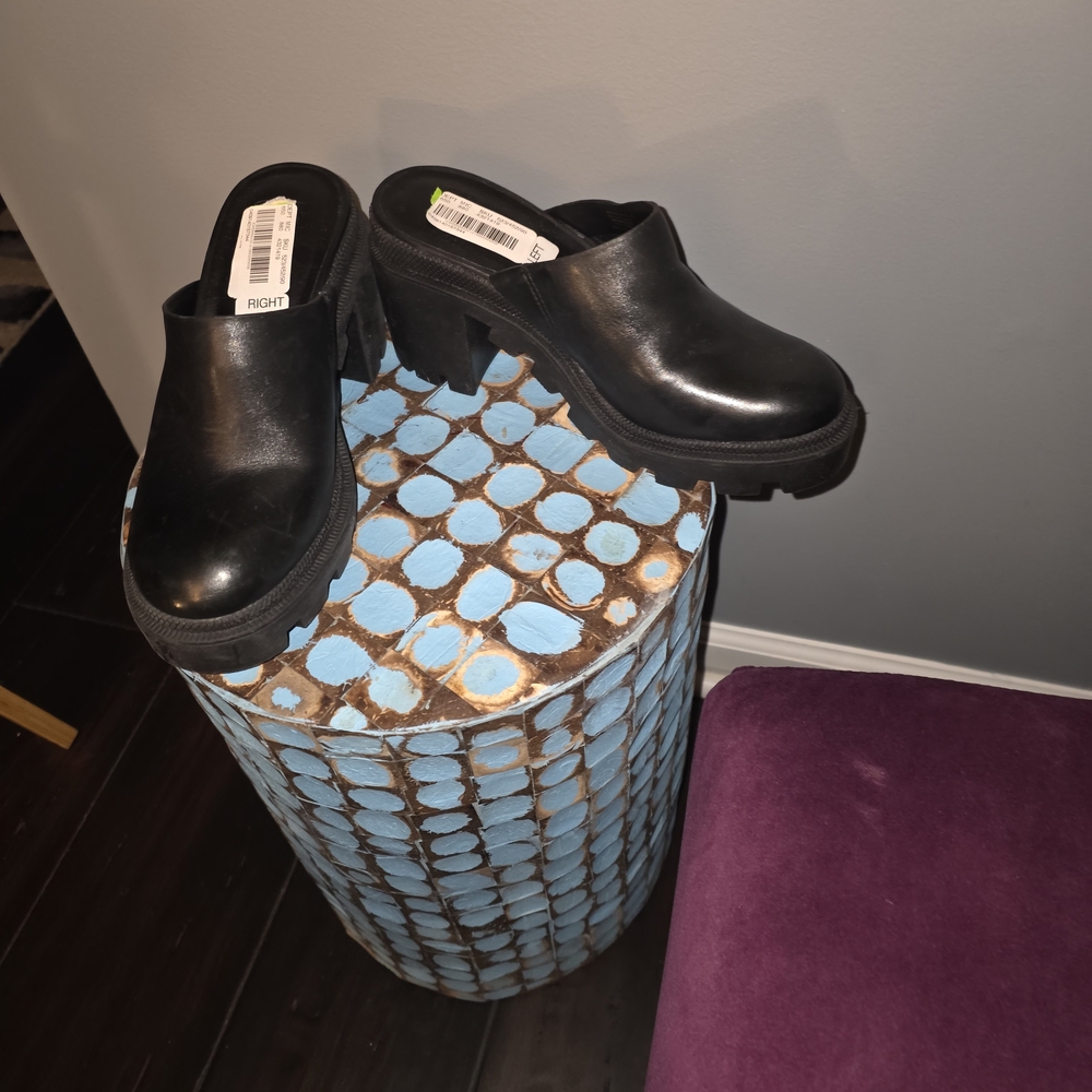 Gianni Bini Black Leather Clogs And Mules - Picture 2 of 4